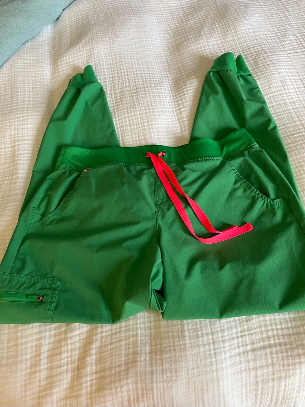 FIGS Safety Green Medium Scrub Joggers with Pink Drawstring